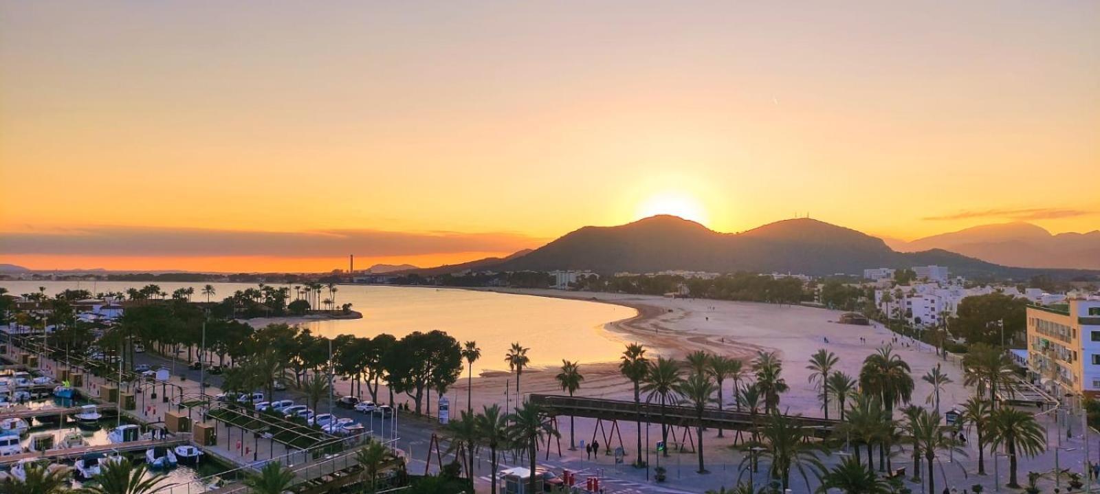 Tranquilo Apartamento Con Vistas Al Mar. Port de Alcudia  Eksteriør billede